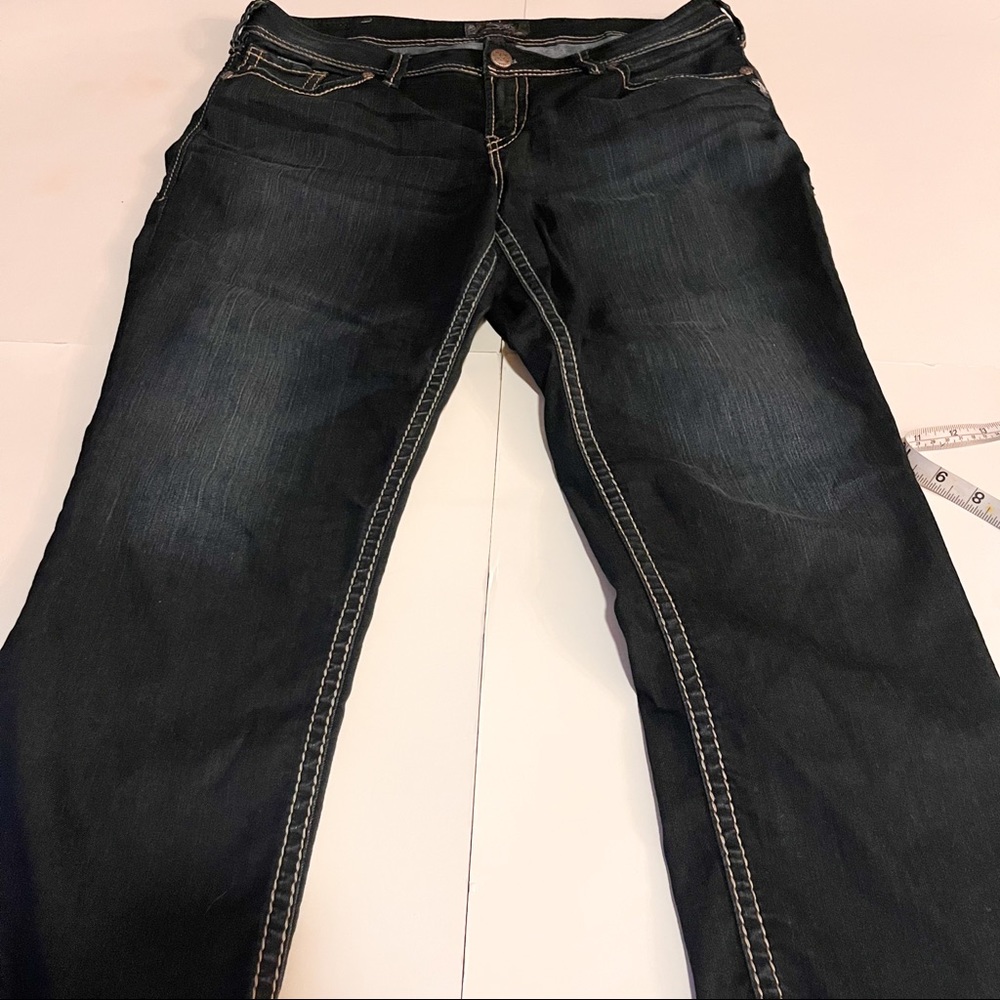Silver Suki Dark Denim Capris SZ- 16